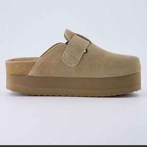 Cushionaire Granola Platform Taupe Suede Clogs - sz 6.5
